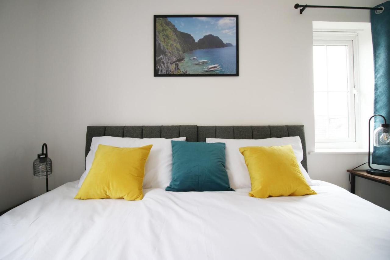 Delft - Spacious Home, High Speed Wi-Fi, Free Parking, Terrace Swindon Ngoại thất bức ảnh