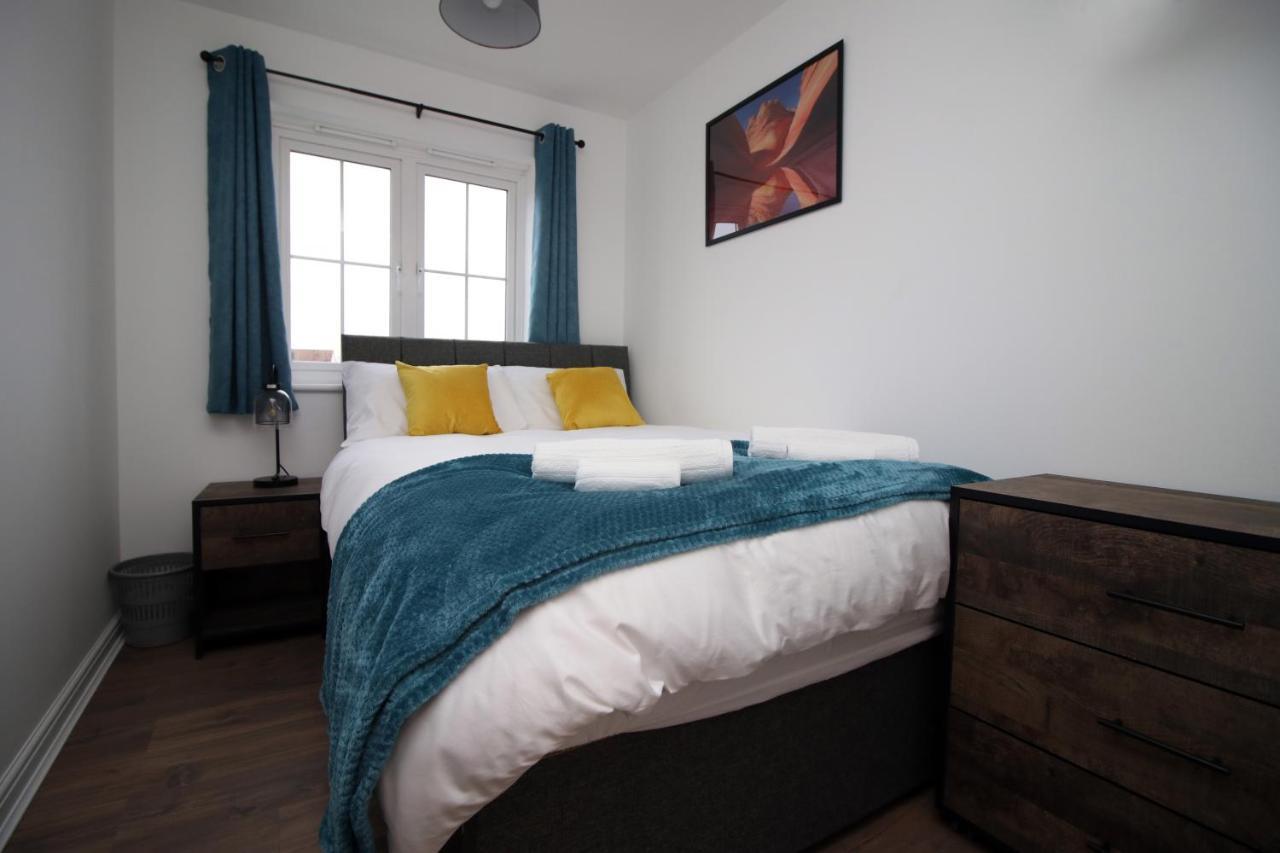 Delft - Spacious Home, High Speed Wi-Fi, Free Parking, Terrace Swindon Ngoại thất bức ảnh