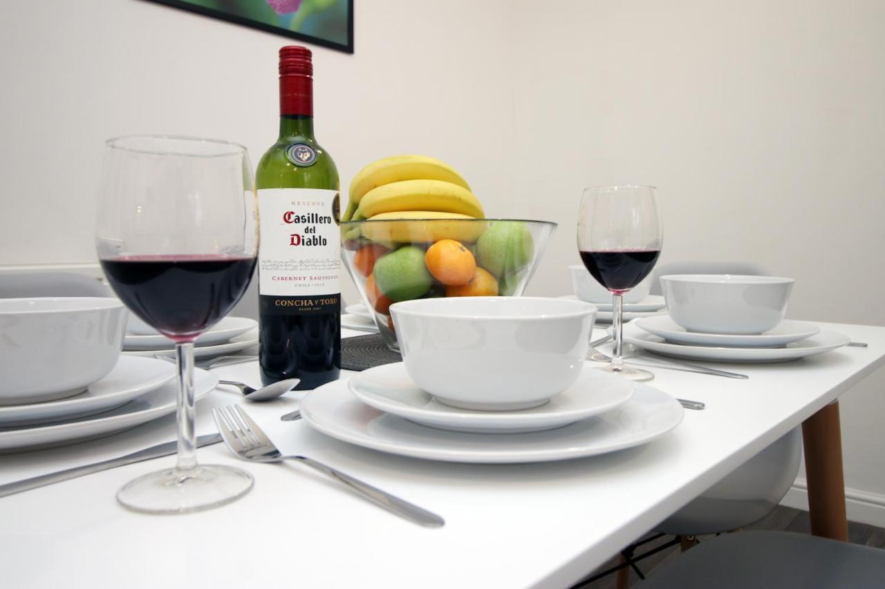 Delft - Spacious Home, High Speed Wi-Fi, Free Parking, Terrace Swindon Ngoại thất bức ảnh