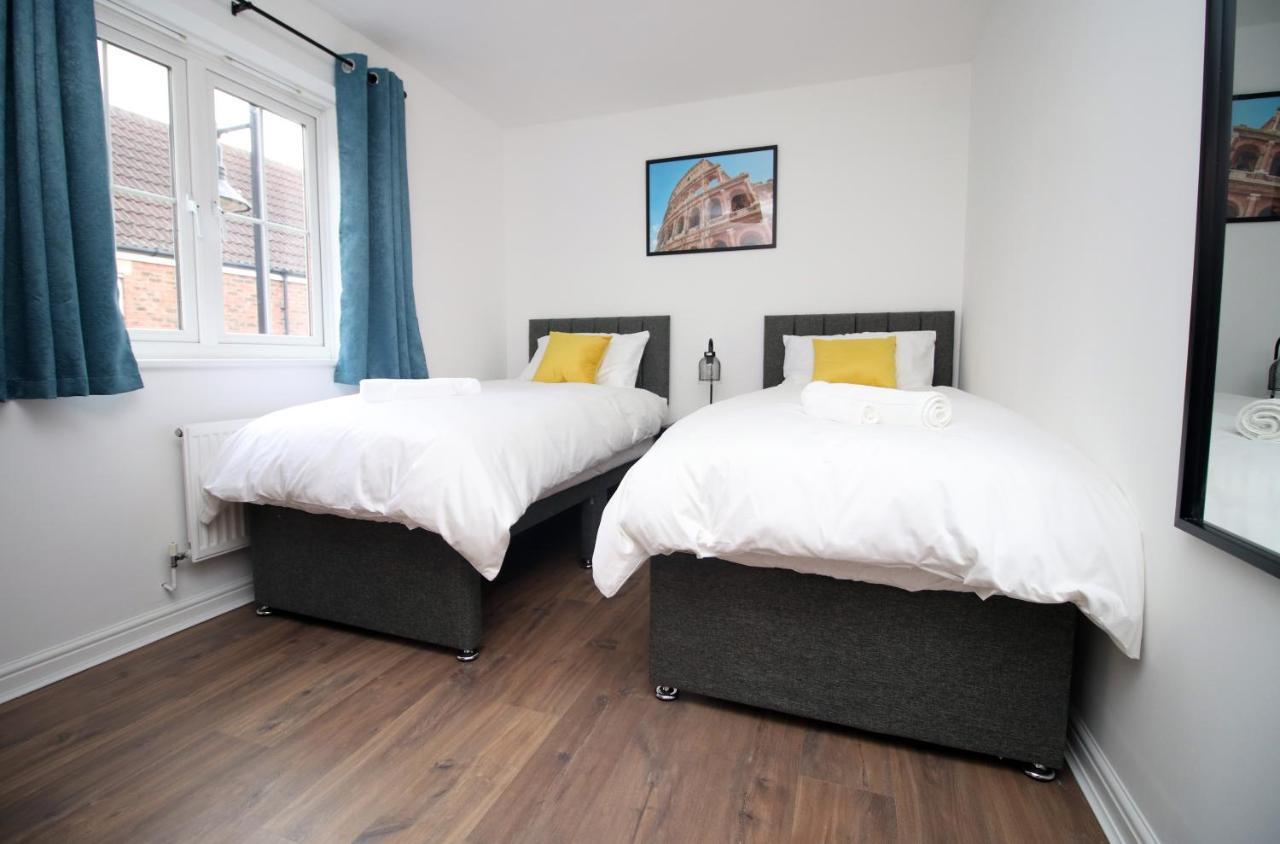 Delft - Spacious Home, High Speed Wi-Fi, Free Parking, Terrace Swindon Ngoại thất bức ảnh
