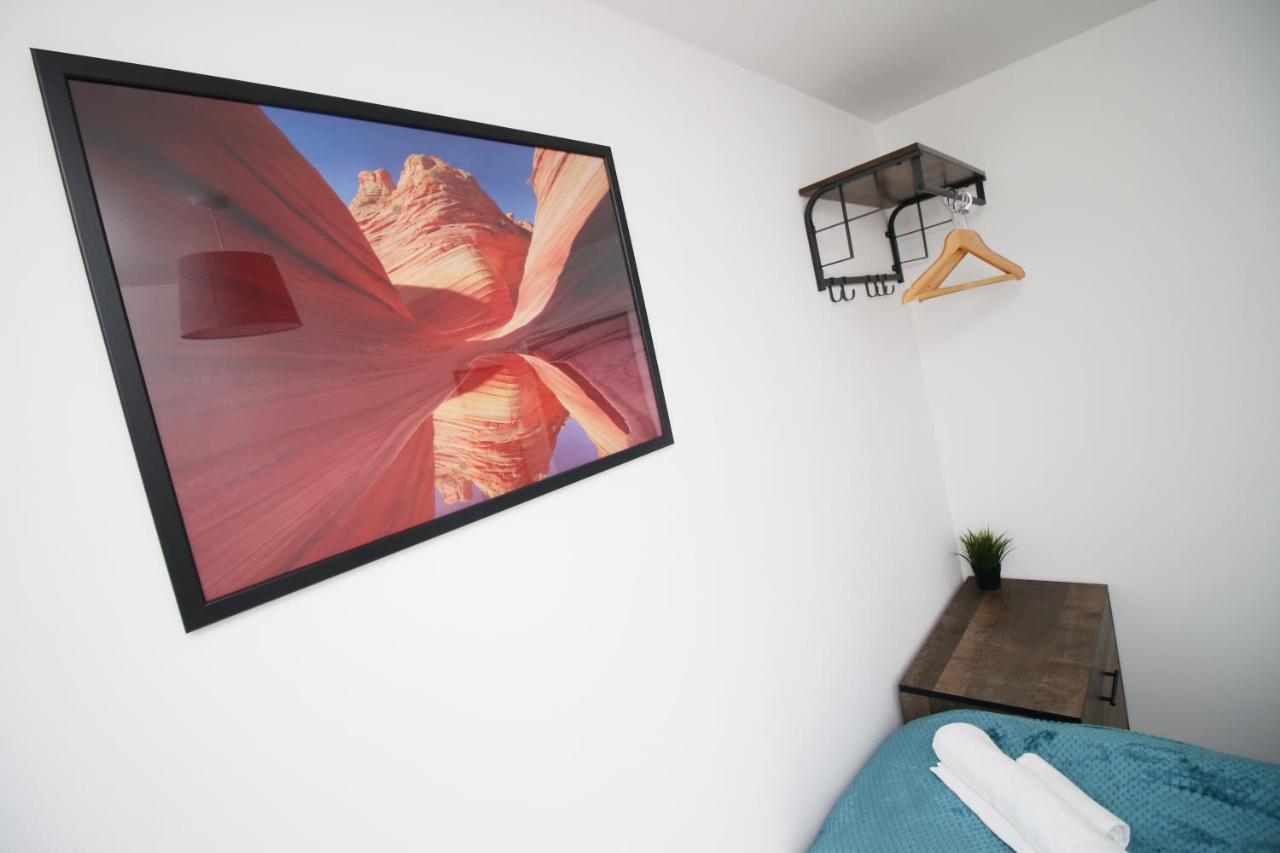 Delft - Spacious Home, High Speed Wi-Fi, Free Parking, Terrace Swindon Ngoại thất bức ảnh