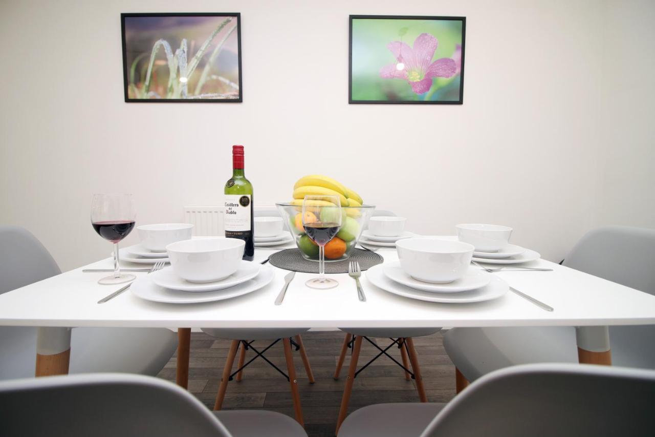 Delft - Spacious Home, High Speed Wi-Fi, Free Parking, Terrace Swindon Ngoại thất bức ảnh