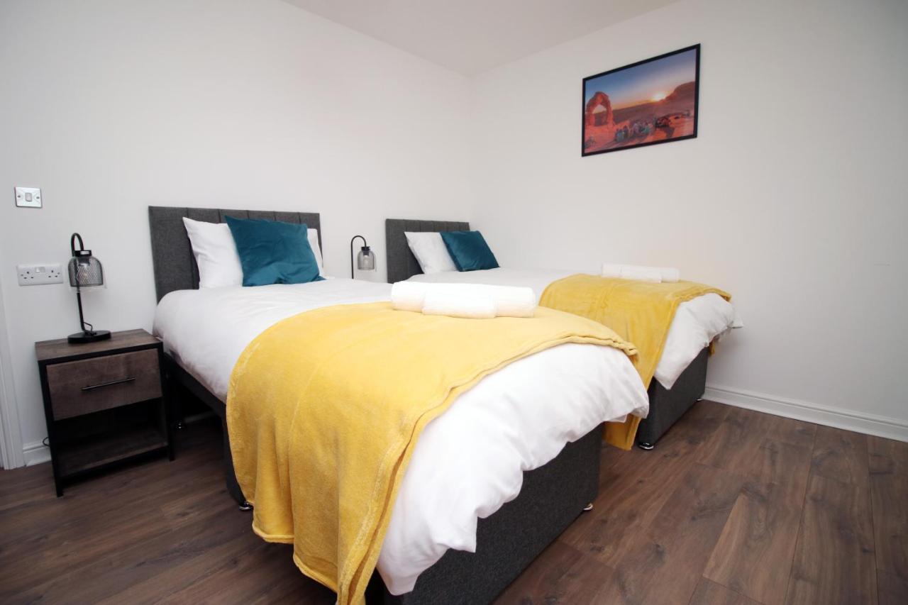 Delft - Spacious Home, High Speed Wi-Fi, Free Parking, Terrace Swindon Ngoại thất bức ảnh